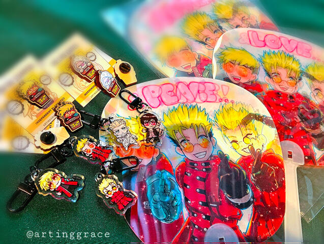 Trigun merch (Lenticular hand fan, wood pins, acrylic mini charms) Trigun merch (Lenticular hand fan, wood pins, acrylic mini charms)